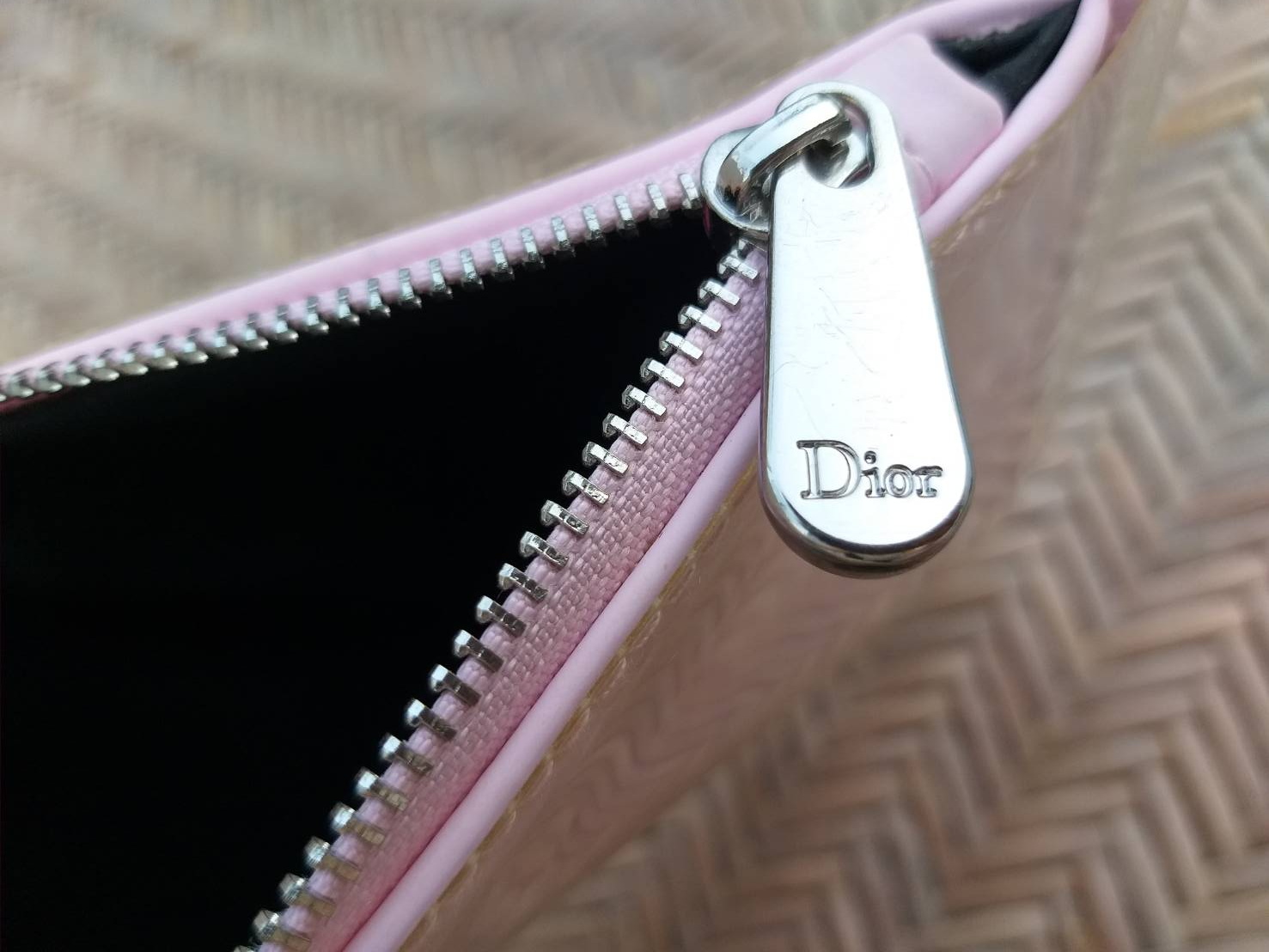 กระเป๋าเอนกประสงค์ Dior ของแท้ (ของใหม่)