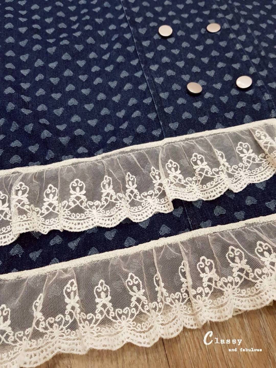 เซตเสื้อยีนส์พิมลายหัวใจคอระบายคอวี 2ชั้นสีขาว แขนสั้นกระดุมหน้าถอดได้จริง+กระโปรงยาวยีนส์พิมลายรูปหัวใจ ใส่สบาย : สินค้าคุณภาพ (พร้อมส่ง)