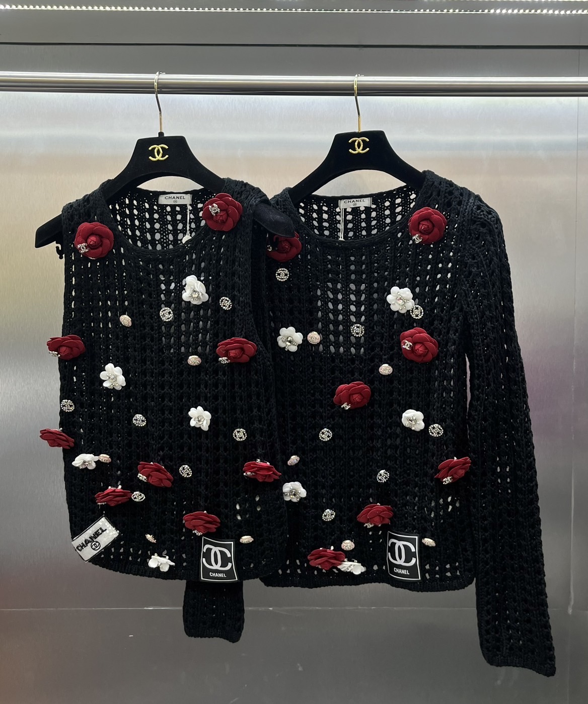 เสื้อครอปผ้านิต ปักดอกคามิเลีย ทั้งตัว สวยมาก งานเนี้ยบสุด : สินค้าคุณภาพ (พร้อมส่ง)