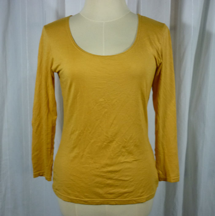 เสื้อฮีทเทคหญิง สีเหลืองมาสตาร์ด Uniqlo Sz L