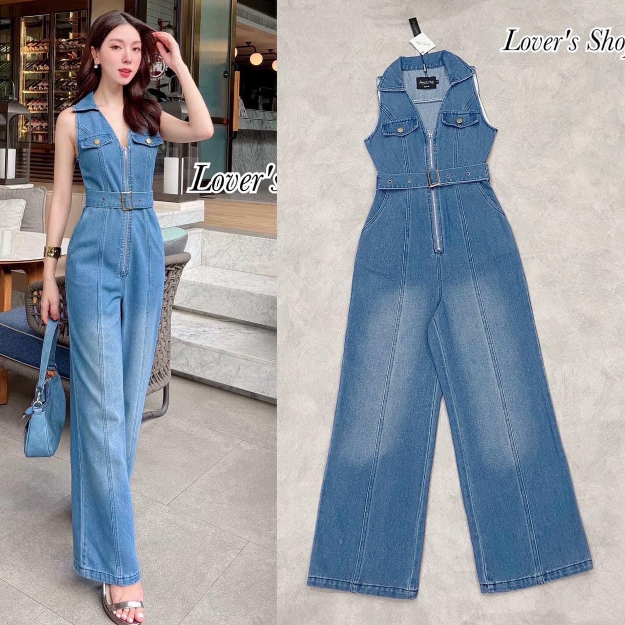 จั้มสูทยีนส์ ลุคสมาร์ทเกิร์ล ใครใส่ก็สวย ดูดีค่ะ ดีเทลคอวีแต่งปกทรงซิบหน้า กางเกงมี กระเป๋าข้าง ทรงเข้ารูป มาพร้อมเข็มขัด ขากางเกง ทรงกระบอกกลาง ใส่สบาย : สินค้าคุณภาพ (พร้อมส่ง)