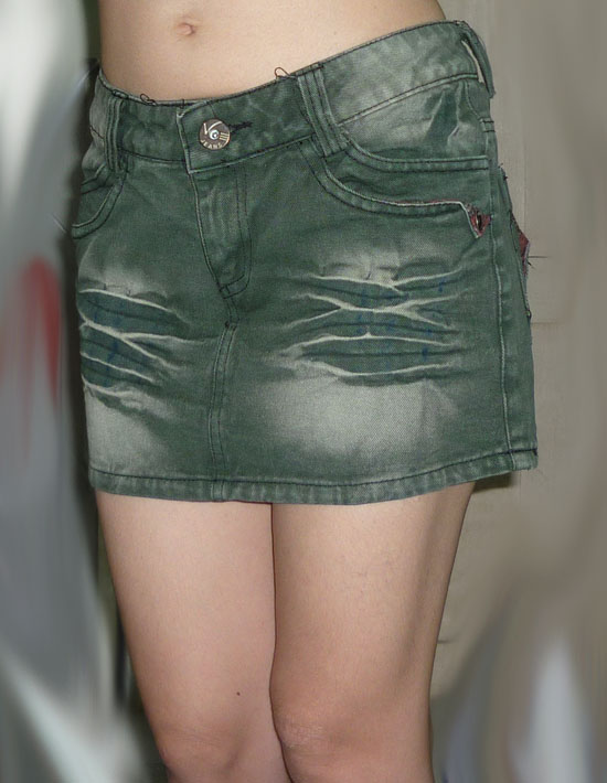 กระโปรงยีนส์ฟอกซีดริ้ว สวยเก๋ค่ะ 32-34-10