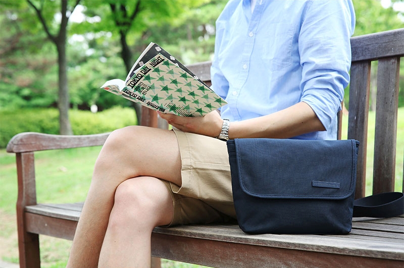 DINIWELL 2 Way MESSENGER BAG เป็นได้ทั้งสะพายข้าง-ไหล่ และสะพายหลัง ขนาดใหญ่ ใส่ได้ทั้งทำงาน ท่องเที่ยว ช่องเยอะ น้ำหนักเบา ผลิตจากไนล่อนคุณภาพสูง กันน้ำ มี 4 สีให้เลือก