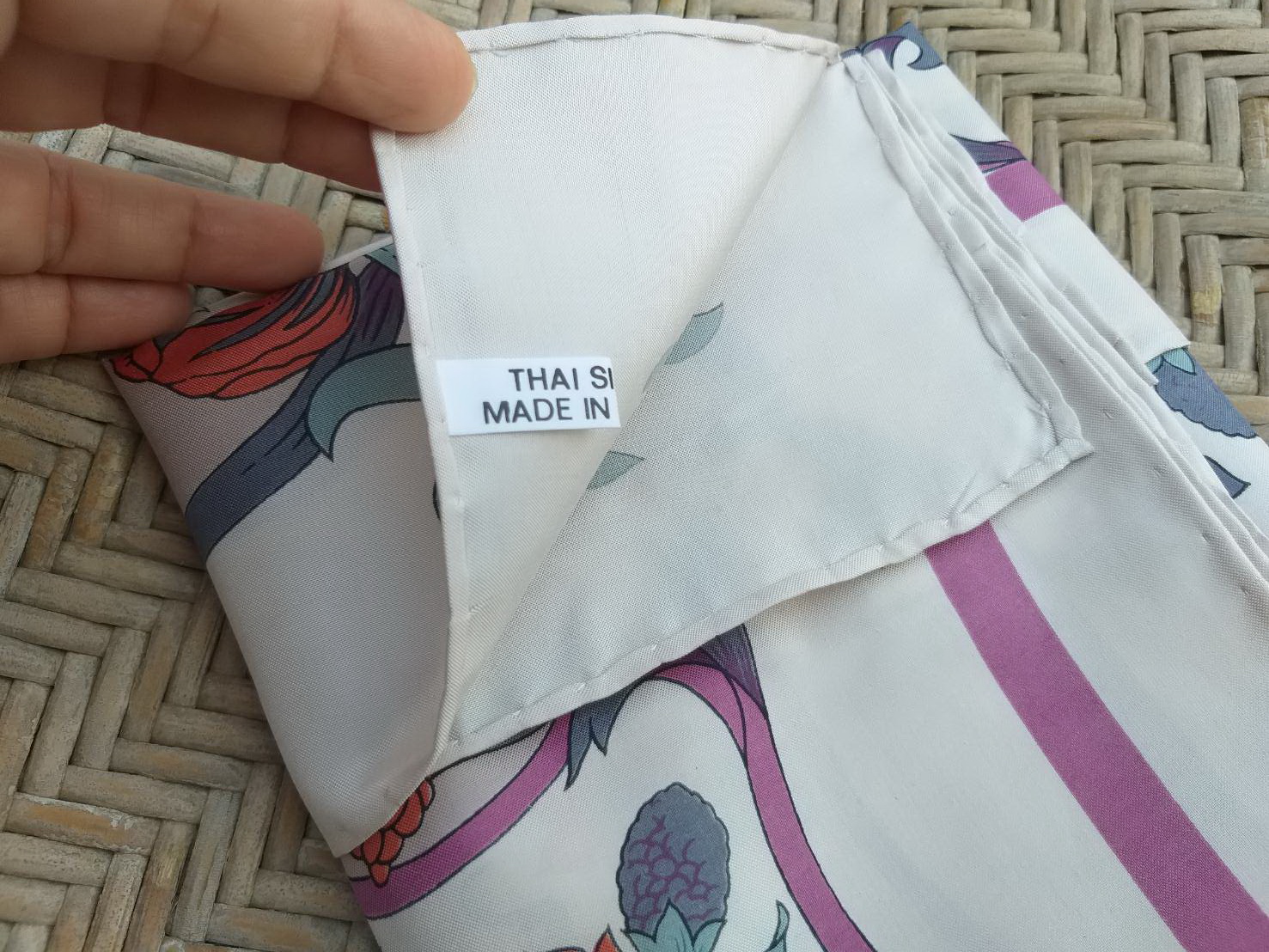 ผ้าไหมไทย shinawatra thai silk สวยมาก ผืนใหญ่