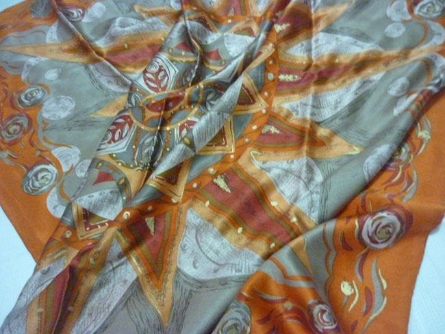 ผ้า silk ผูกคอ ผูกผม ผืนใหญ่ (ของใหม่)
