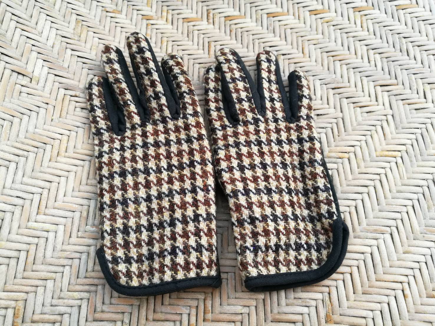 ถุงมือขนสัตว์ HARRIS TWEED (ของใหม่)