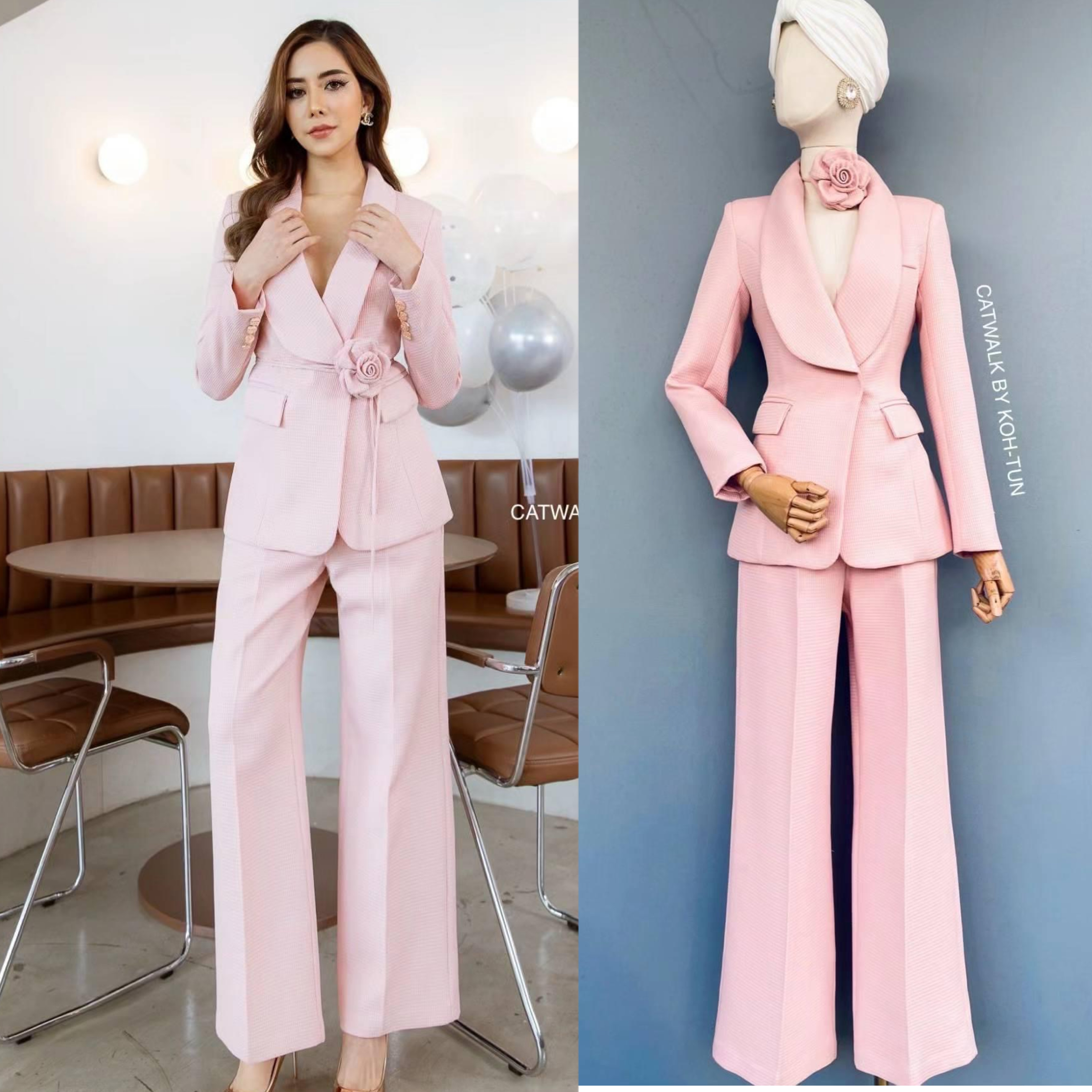 เซตBLAZER ปกกล้วย+กางเกงขายาว + เข็มกลัดดอกไม้ เนื้อผ้าเกรดเอ เป็นผ้าทอมีลายในตัว สินค้าคุณภาพ (พร้อมส่ง)