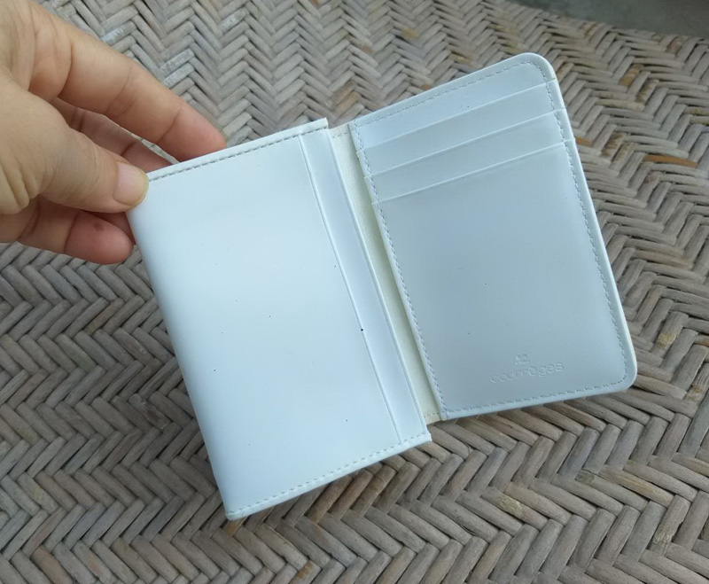 กระเป๋าใส่บัตร Courrèges หนังแท้ ดูดีมาก