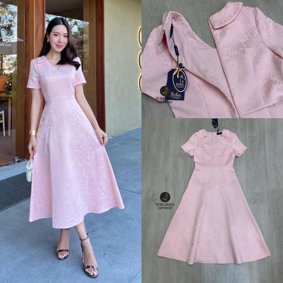 เดรสแขนสั้นสีชมพู ทอนูลาย ดอกไม้(มีซิปหลัง)ทรงสวยผู้ดีมาก เนื้อผ้า ทอเส้นเล็กมีเทคเจอร์สวย ทรงสวยเรียบหรู : สินค้าคุณภาพ (พร้อมส่ง)