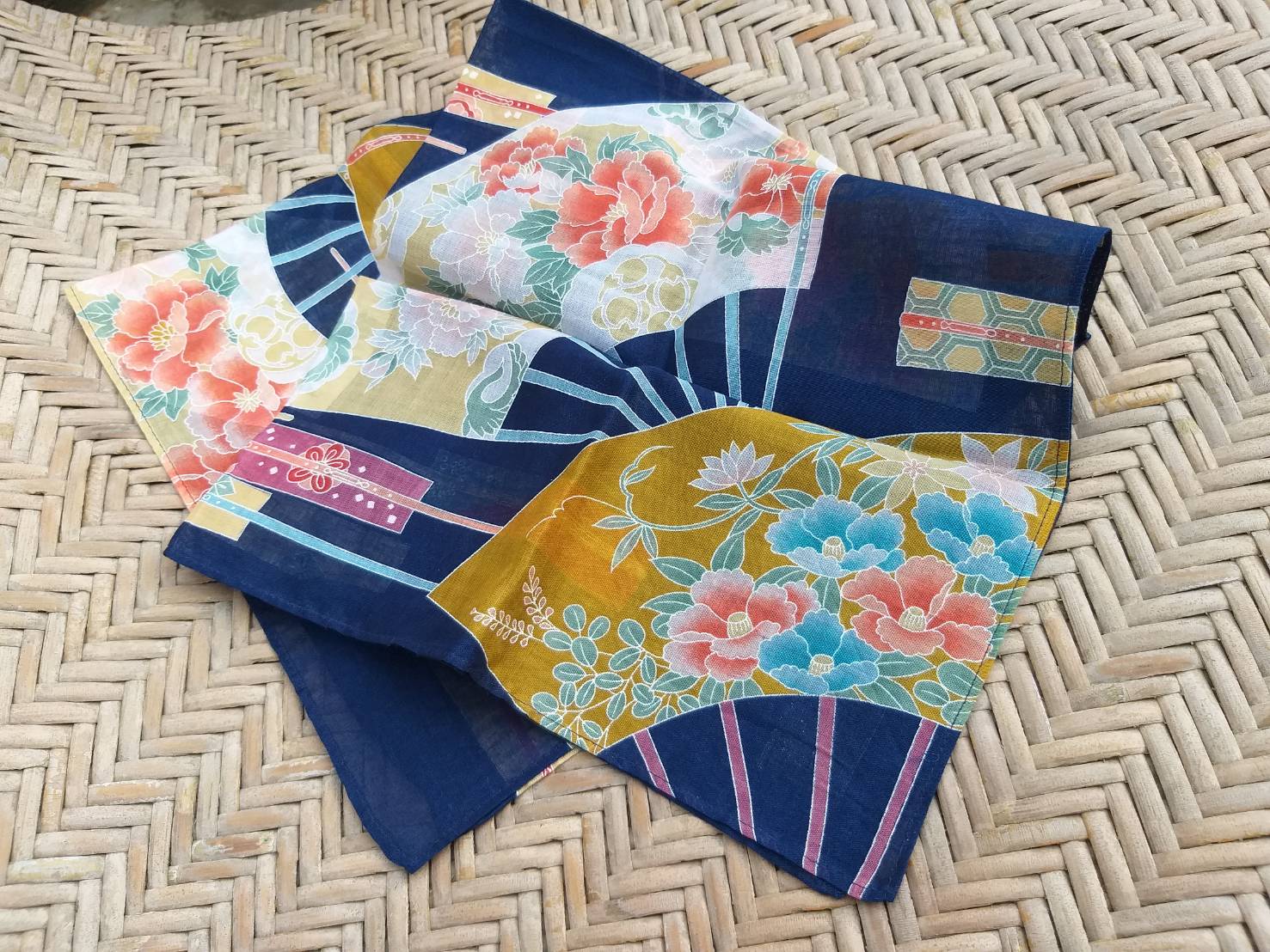 ผ้าเช็ดหน้าลายพัดญี่ปุ่น สวยยยย ผ้านุ่มมมม