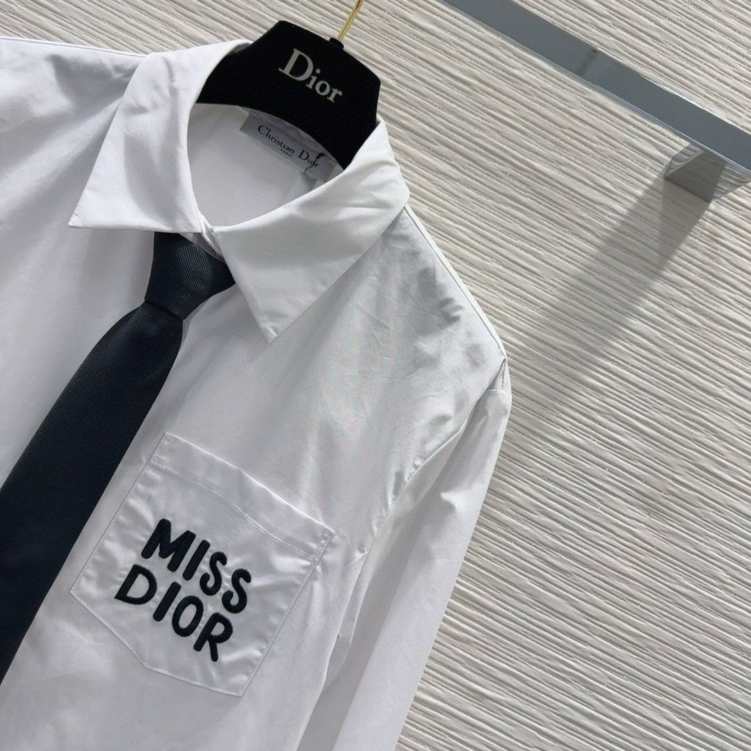 เสื้อเชิ้ตแขนยาวสีขาว มาพร้อมเน็คไทสีดำ Christian Dior ใส่สบาย : สินค้าคุณภาพ (พร้อมส่ง)