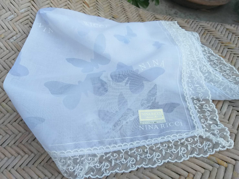 ผ้าเช็ดหน้า NINA RICCI ขอบลูกไม้