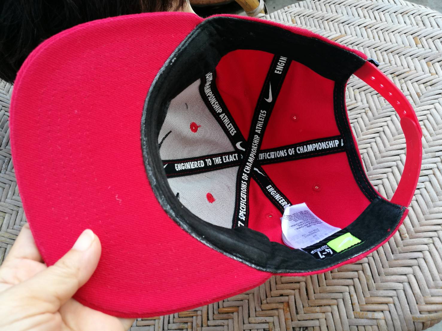 หมวกแก๊ปเด็ก NIKE สีแดงสุดแจ่ม (ของใหม่)