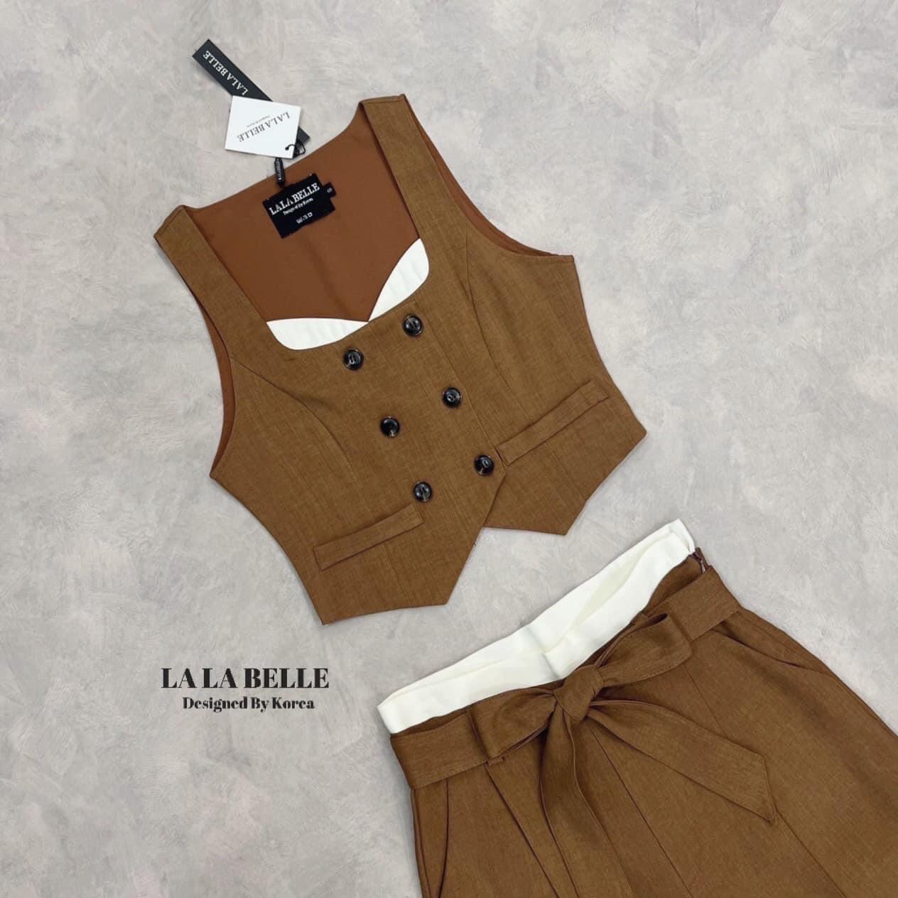 เซต3ชิ้นรุ่นนี้ผ้าดีสุดเสื้อกักรุ่นใหม่แขนกุด กระดุมหน้าใส่คู่กางเกงขายาวทรงสวยตีเกล็ดหน้า ทำให้ดูสูงมีซับในอัดกาวมาพร้อมเชือกผูกโบว์ ใส่สบาย : สินค้าคุณภาพ (พร้อมส่ง)