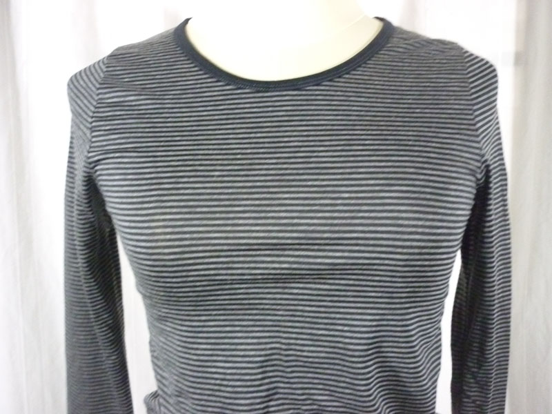 เสื้อฮีทเทคหญิง ลายเทาดำ Uniqlo heattech Sz S