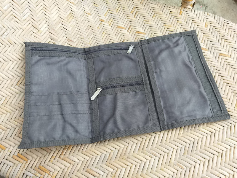 กระเป๋าสตางค์ห้อยคอได้ LESPORTSAC /ของใหม่/