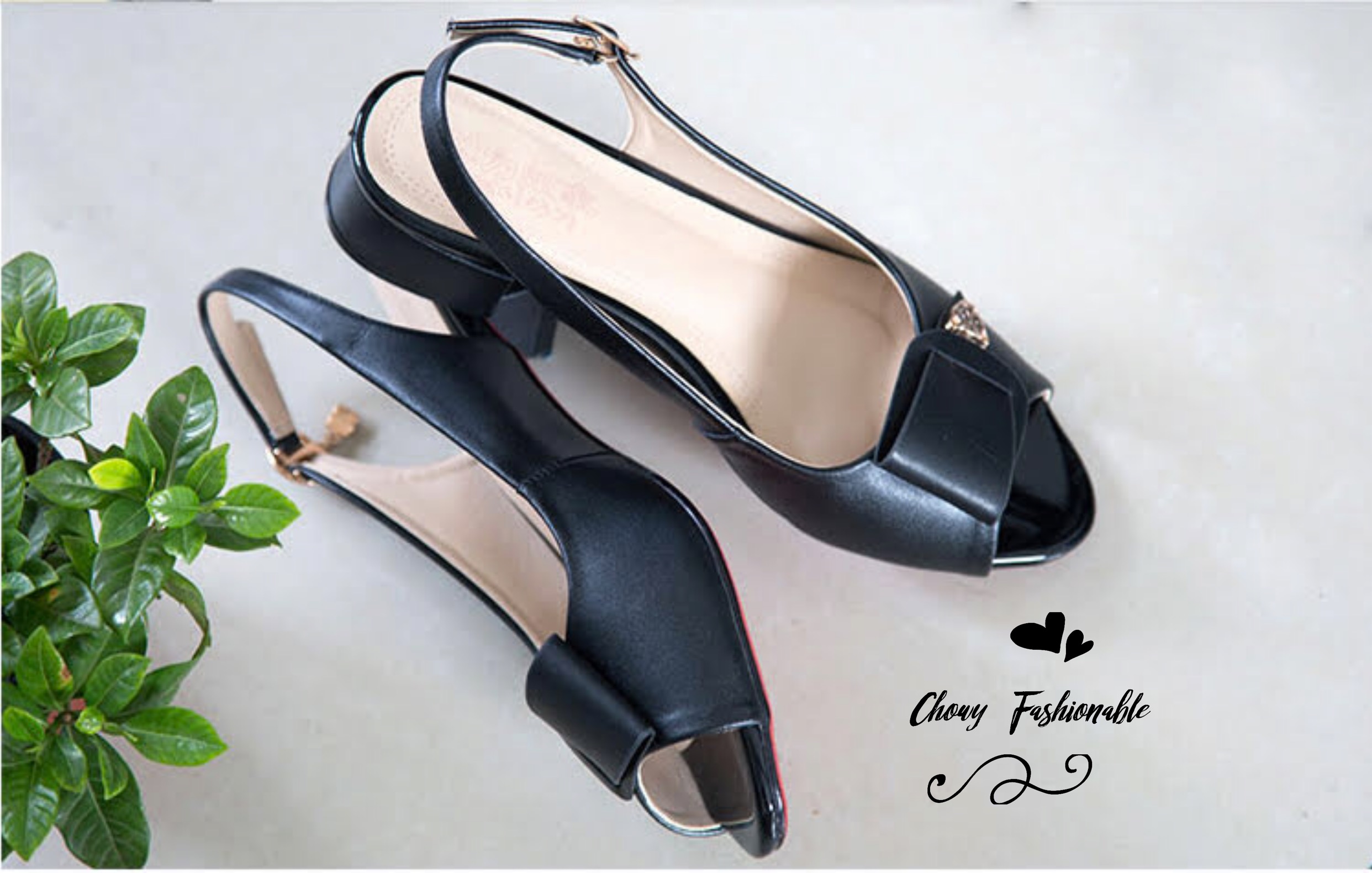 รองเท้าไซส์ใหญ่ 41-44 EU รองเท้ารัดส้น ส้นตึก 1.5 นิ้ว หนังแท้ งานนำเข้าเกาหลี ไซส์ใหญ่ สีดำ CHOWY KR0400BL