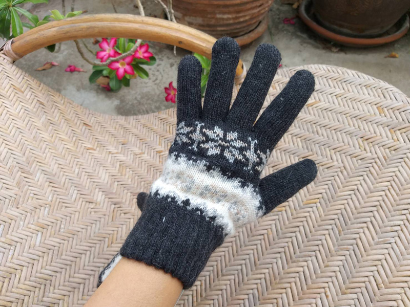 ถุงมือไหมพรมขนสัตว์ ลายสวย หนานุ่ม