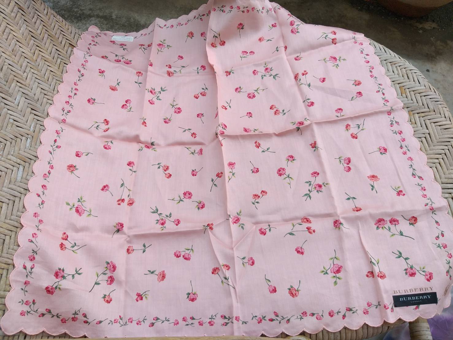 ผ้าเช็ดหน้าแบรนด์เนม BURBERRY ผ้าดีมากกก