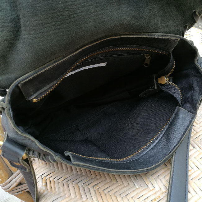 กะเป๋าสะพายหนังแท้ น่ารักค่ะใบนี้