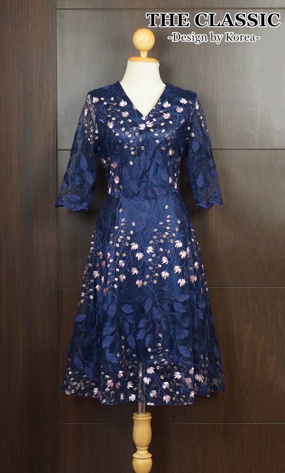 เดรสแขน 3 ส่วน งานปัก ใช้ผ้เนื้อดีปักลวดลายดอกไม้ หลากสีกระจายรอบตัว งานสวยปักแน่นอย่างดีทั้งตัวค่ะ: สินค้าคุณภาพ (พร้อมส่ง)