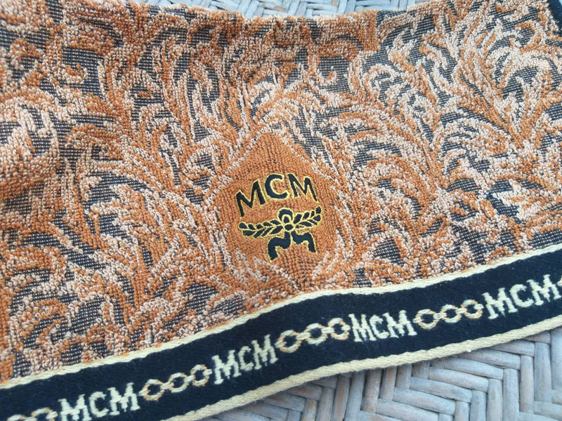 ผ้าขนหนูเช็ดหน้าแบรนด์เนม MCM