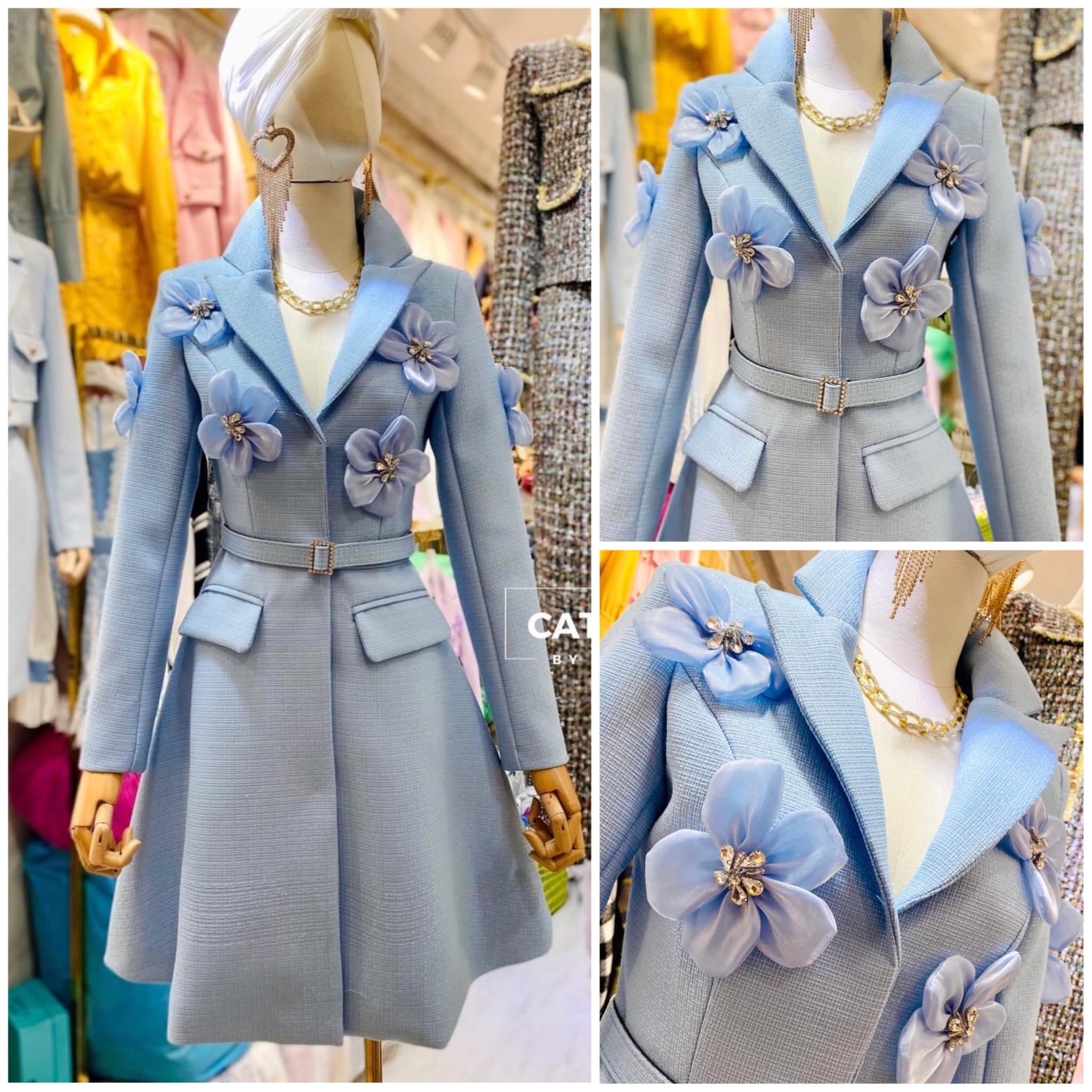 เดรสปกเทเลอร์ แต่งดอกไม้ปักเพชร ผ้าเกรดเอ ทรงเข้ารูปแขนยาว นำดอกไม้โทนสีชุด ดูโดดเด่นมากขึ้น กระโปรงเป็นทรงเอ มาพร้อมเข็มขัดหัวเพชรโทน เดียวกับตัวชุด สินค้าคุณภาพ (พร้อมส่ง)