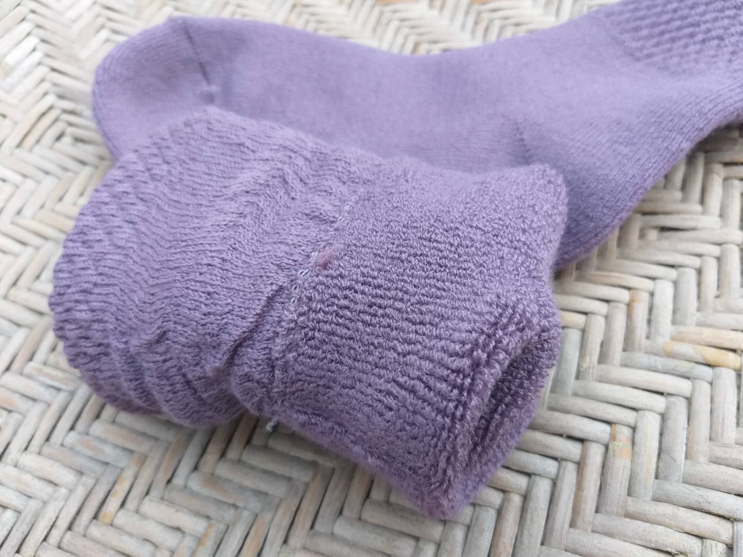 ถุงเท้าเนื้อหนานุ่ม อุ่นมาก สวยมากคู่นี้