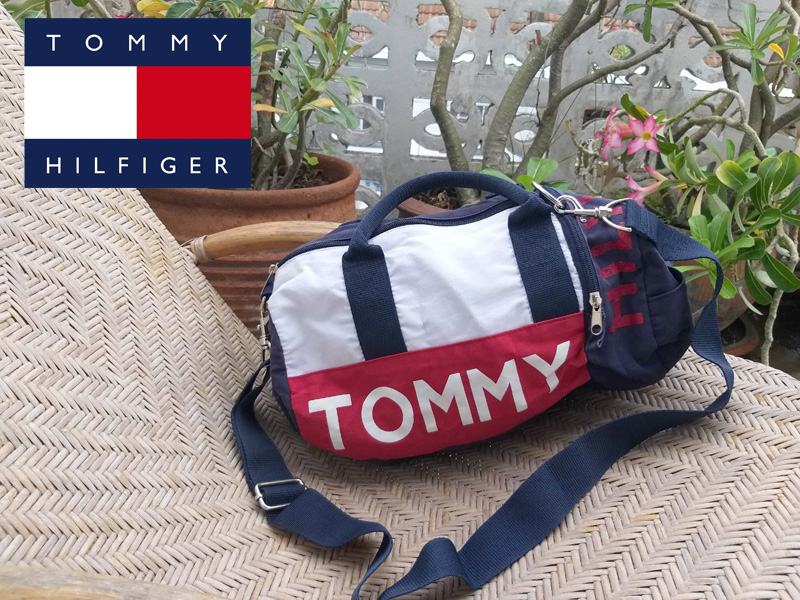 กระเป๋าทรงหมอน TOMMY ใบย่อมๆ น่ารัก