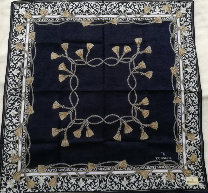 ผ้าเช็ดหน้า TRUSSARDI ผ้าดีมาก อย่างหรู