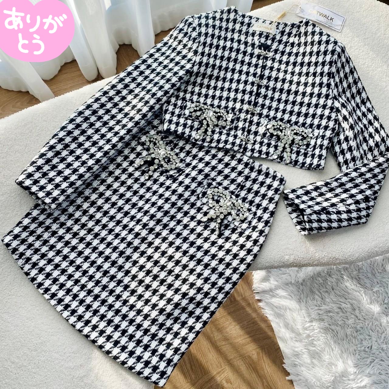 เซตผ้าทวิตลายชิโนริเสื้อครอปแต่งโบว์เพชร+กระโปรงทรงสอบ เนื้อผ้าทวิตทอลายเกรดเอ งานhiend ใส่สบาย สินค้าคุณภาพ (พร้อมส่ง)