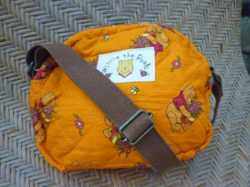 กระเป๋า Pooh ลิขสิทธิ์แท้จากญี่ปุ่น ใบน้อยๆ น่ารักมาก