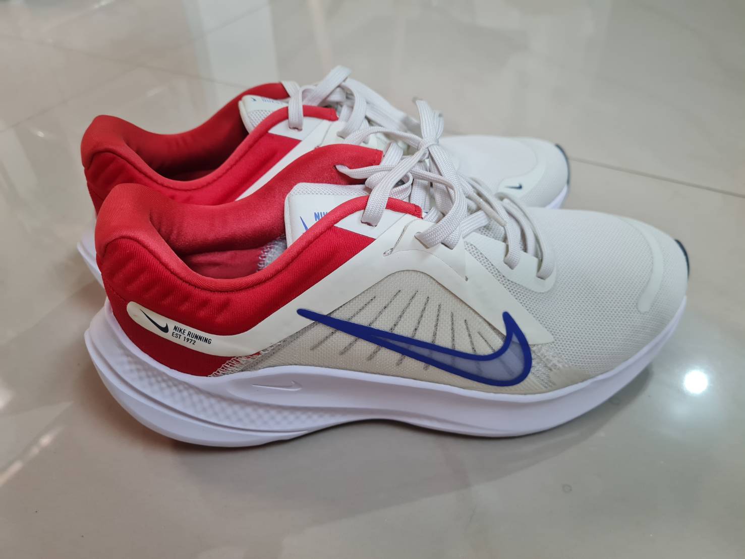 รองเท้าวิ่ง NIKE 24cm สภาพใหม่กริ๊บ 98%