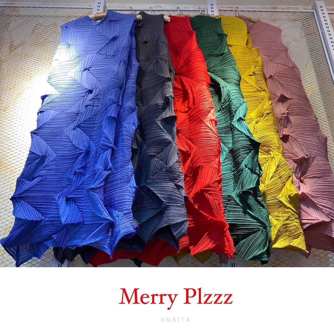 มินิเดรสแขนกุด 🥰 อัดพลีท แบบหยักมุม ให้ดูแปลกตา ทรงปล่อย แพตเทิร์นเบสิค ใส่ง่าย สินค้าคุณภาพ (พร้อมส่ง)