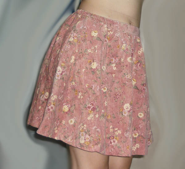 กระโปรงลูกฟูกลายดอกไม้ น่ารักมากๆ จากญี่ปุ่น ไซด์ S-M