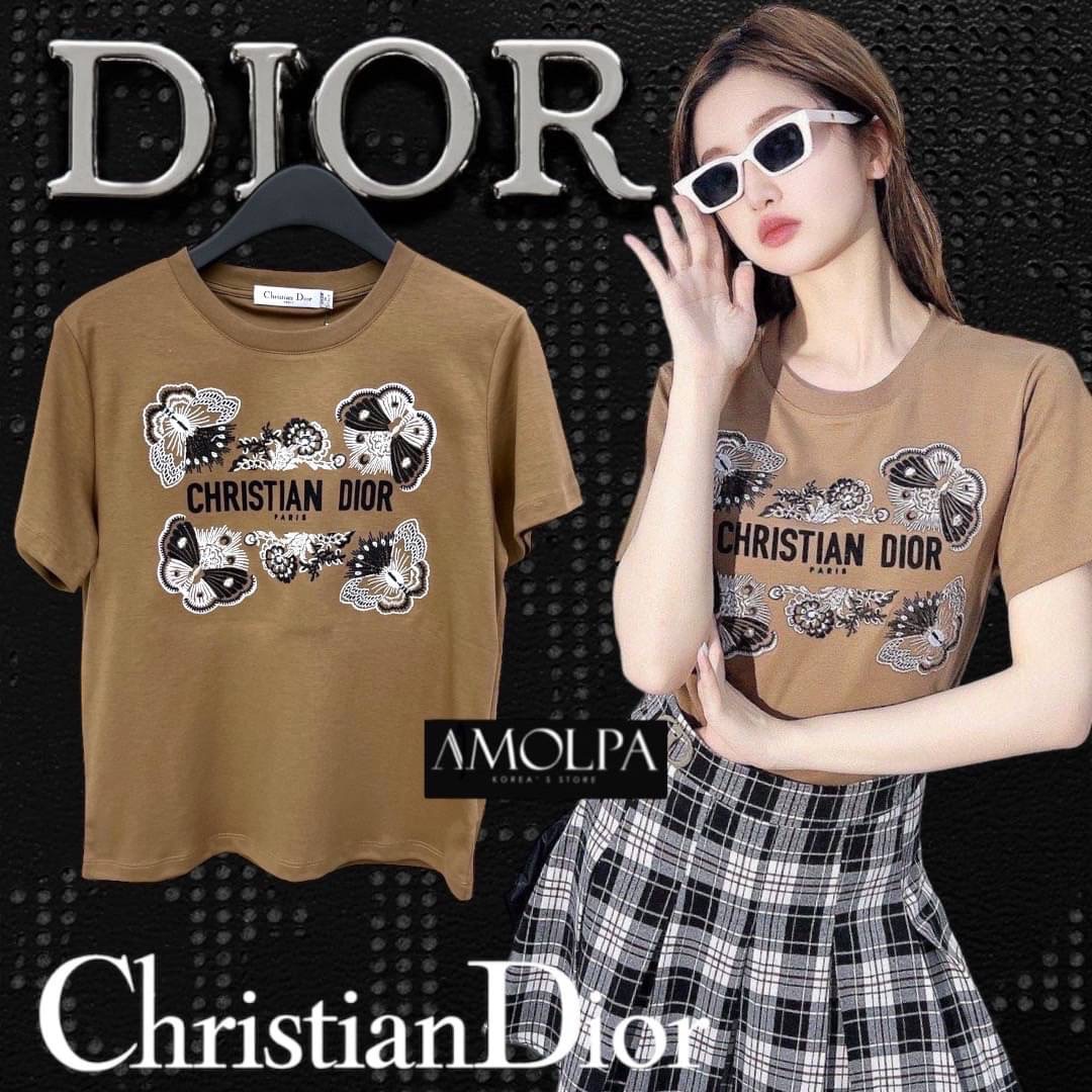 เสื้อยืด CD. งานปักแน่นๆ สวยเด่น ลายใหม่ชนช๊อปป สวยม๊ากกกกก เนื้อผ้าดีมากๆ ค่ะ ผ้าเย็นๆ ใส่สบายสุดๆ ใส่สบาย : สินค้าคุณภาพ (พร้อมส่ง)