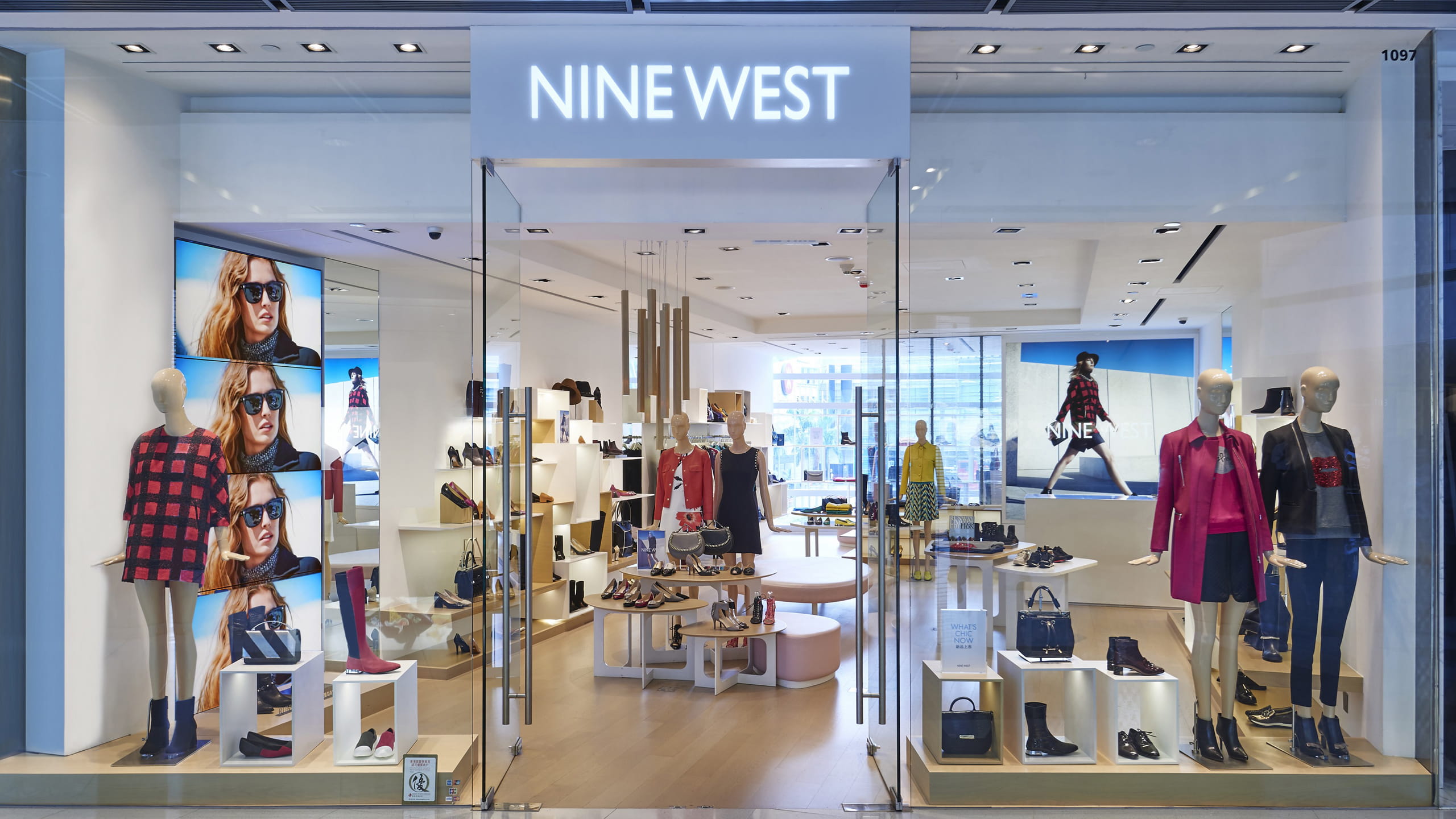 กระเป๋าหนังแท้ NINE WEST สีสวยหายาก ช่องเยอะมาก สวยค่ะ