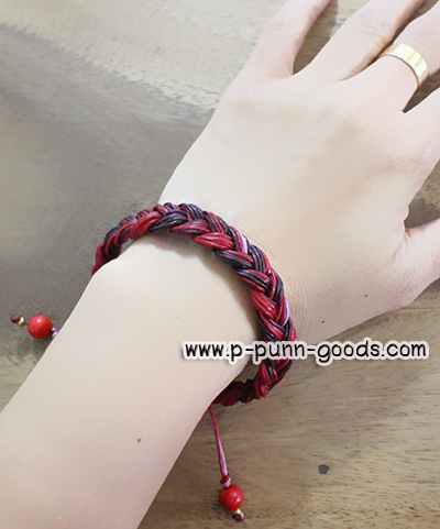 ข้อมือเชือกเทียนถัก