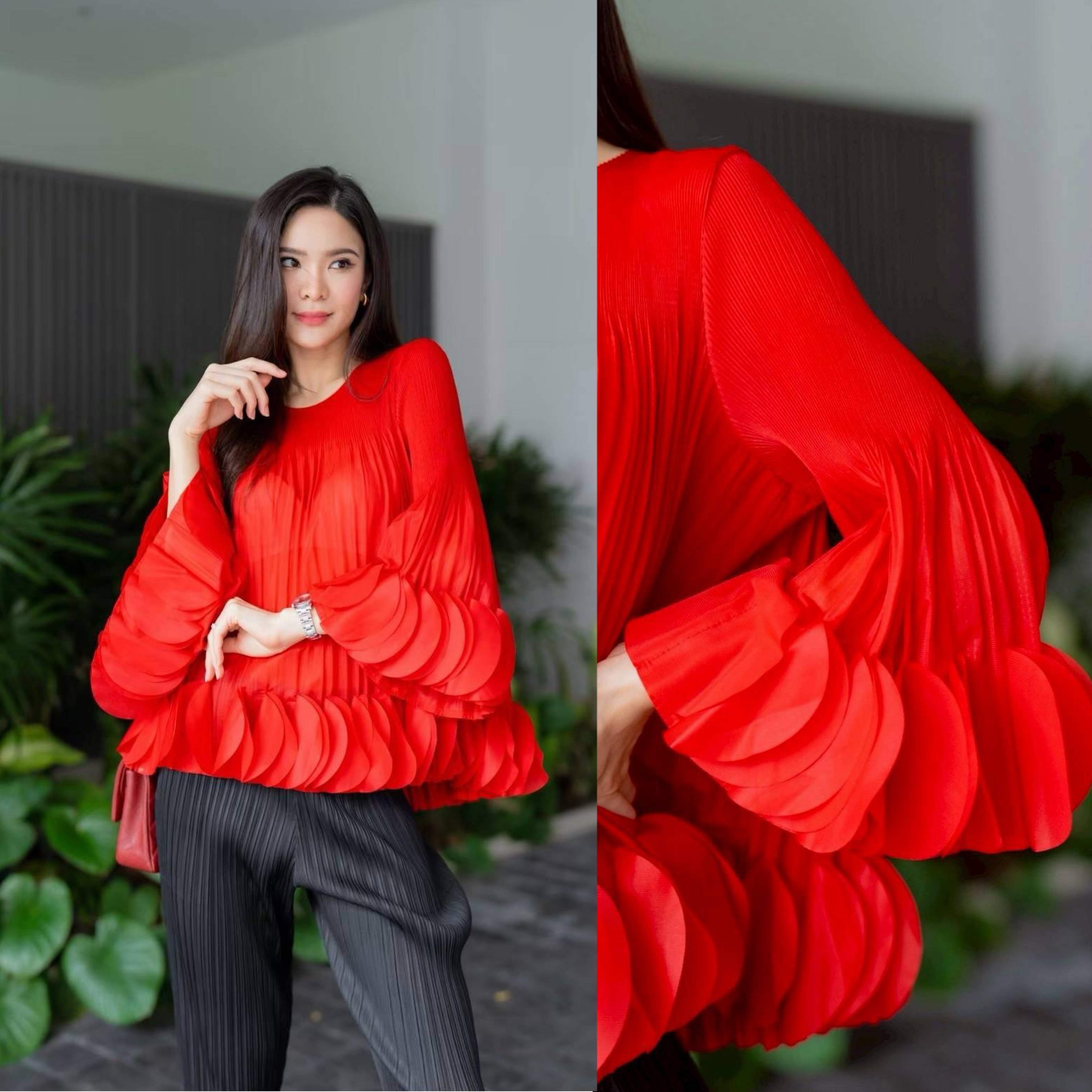 เสื้อคอกลม แขนยาว แบบมีการแต่งระบาย ด้วยการตัด เลเซอร์คัตวงกลมมาซ้อนเรียง ด้วยความประณีต ทำให้ขึ้นพุ่มทรงอย่าง สวยงาม ใส่สบาย : สินค้าคุณภาพ (พร้อมส่ง)