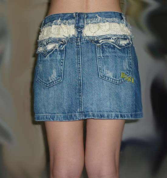 กระโปรงยีนส์สั้น เป๊ะเว่อร์! 28.5-34-12.5