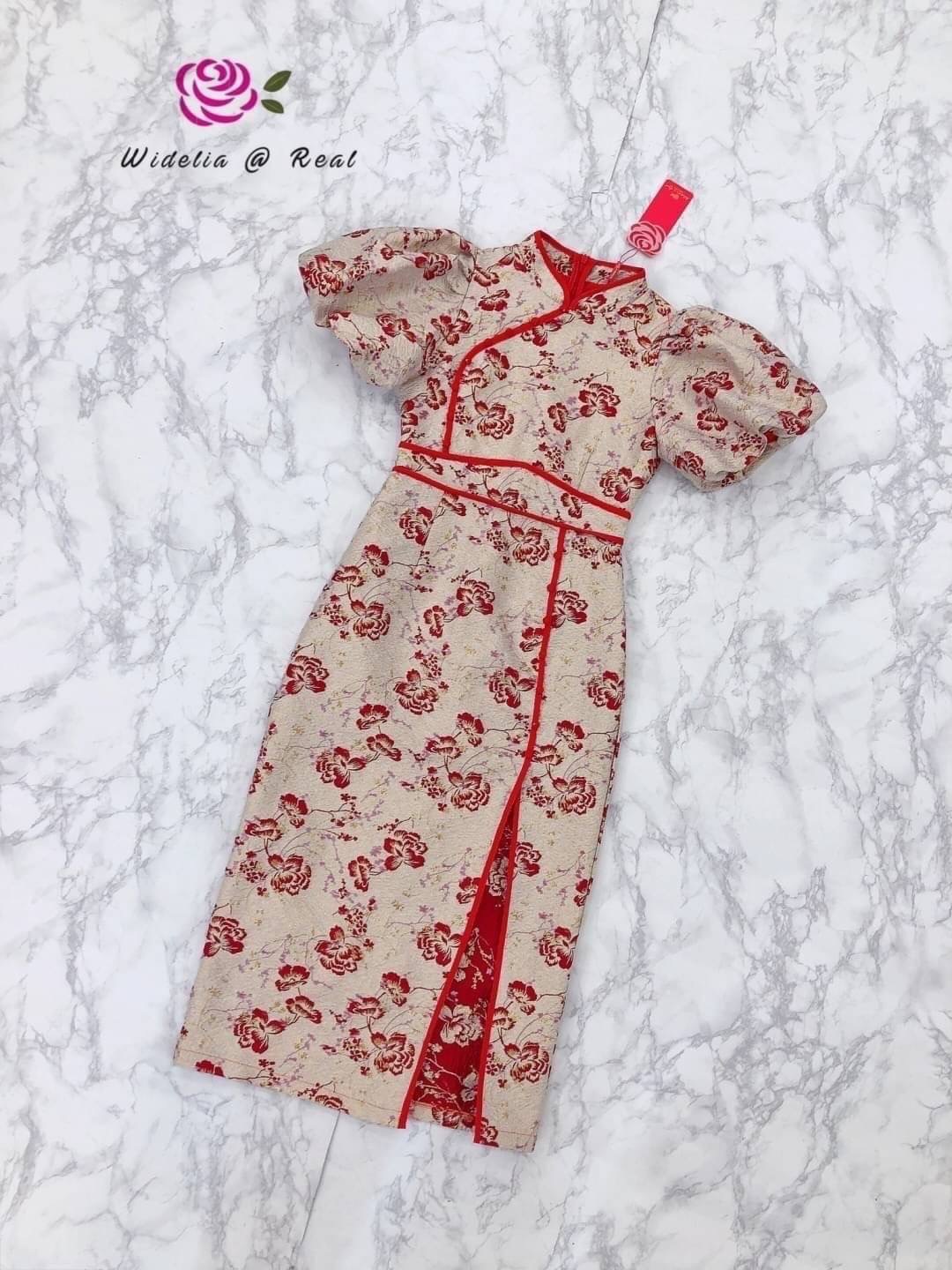 Dress เดรสกี่เพ้าแสนสวย ตัวกี่เพ้าแขนพอง กุ๊นขอบแดงอย่างดี ชายเดรสผ่าข้าง ใส่สบาย สินค้าคุณภาพ (พร้อมส่ง)