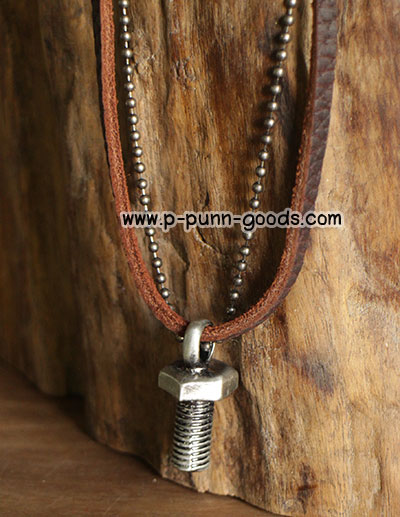 สร้อยหนังพร้อมโซ่ จี้หัวน๊อต