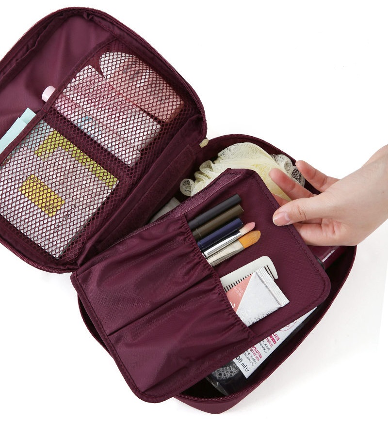 กระเป๋าอเนกประสงค์พกพาสะดวก สำหรับใส่อุปกรณ์เครื่องสำอาง อุปกรณ์ห้องน้ำ หรือสิ่งของจำเป็นอื่นเพื่อการเดินทาง ทำจากไนล่อนกันน้ำคุณภาพดี