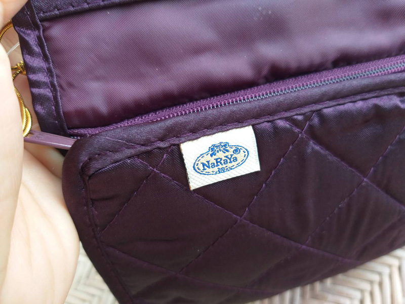 กระเป๋าเครื่องสำอางค์ NaRaYa พร้อมกระจก (ของใหม่)