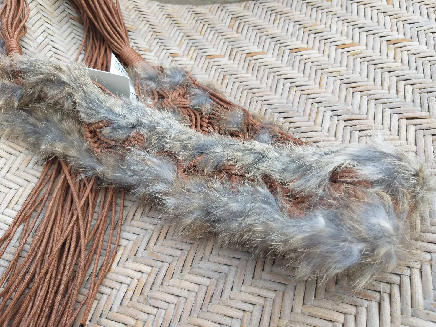 เข็มขัดแบบผูก แต่งขนกระต่ายแท้ สวยมากๆ (ของใหม่)