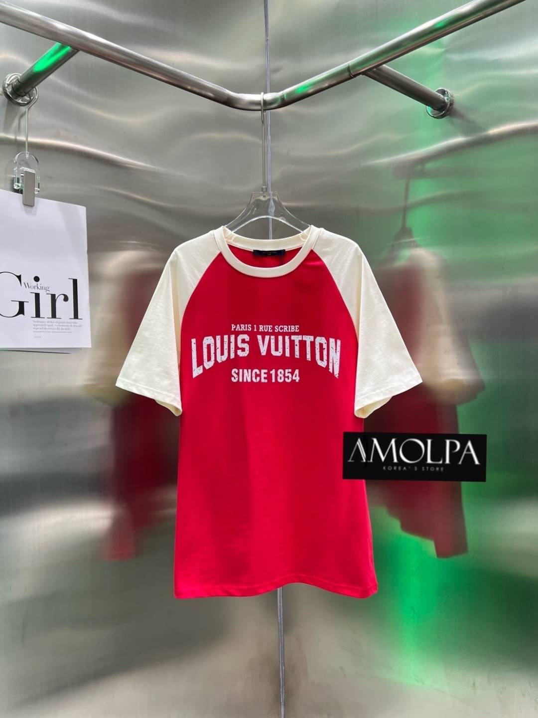 เสื้อยืด LV สวยเด่น ลายใหม่ชนช๊อปป สวยม๊าก เนื้อผ้าดี มากๆค่ะผ้าเย็นๆ ใส่สบาย : สินค้าคุณภาพ (พร้อมส่ง)