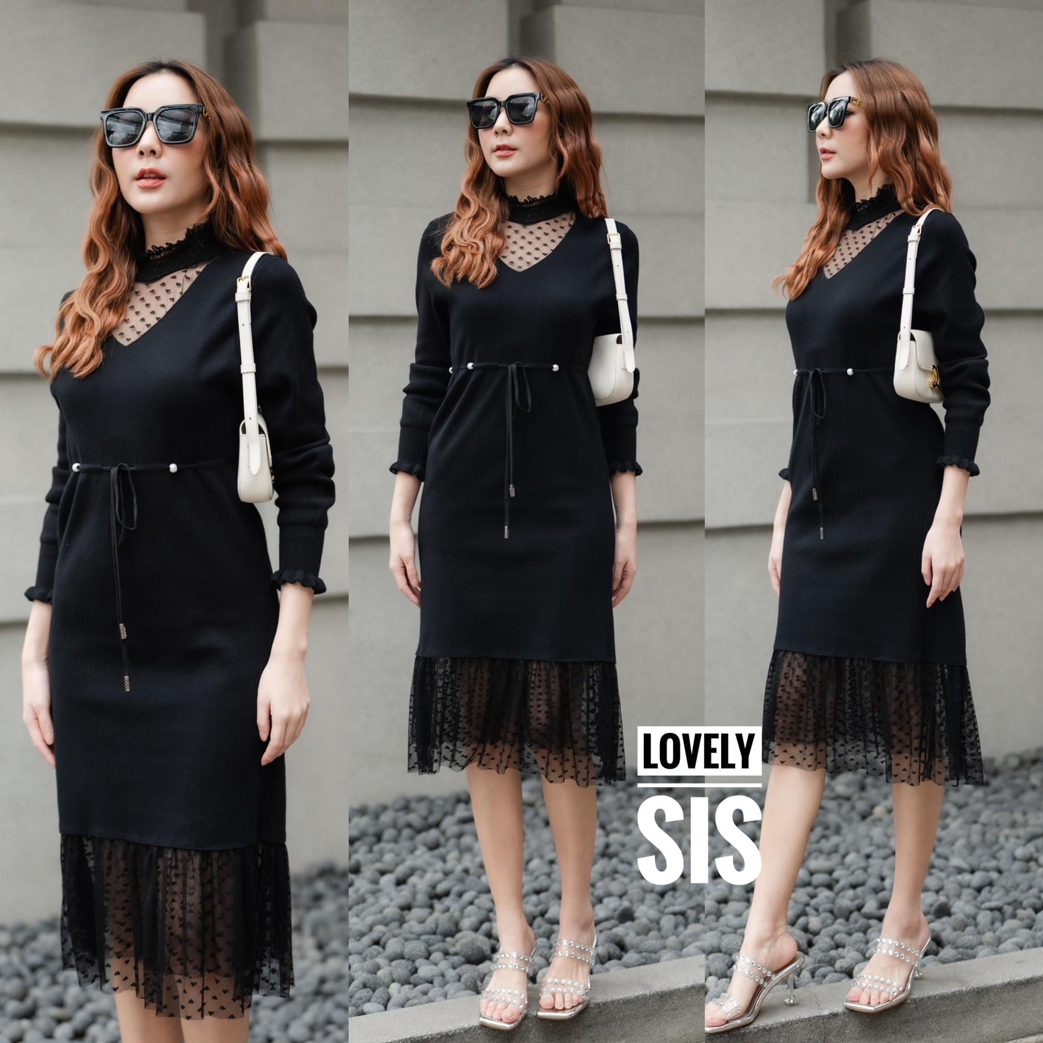 เดรสไหมพรมแต่งคอปีนและชายกระโปรงด้วยผ้าลูกไม้เนื้อนิ่ม งานแขนยาวมีระบายปลายแขน ช่วงเอวมีสายรูดแต่งไข่มุกปรับได้ตามชอบ ใส่สบาย . สินค้าคุณภาพ (พร้อมส่ง)