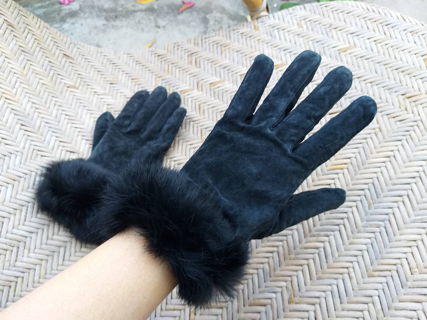 ถุงมือหนังกลับแท้สีดำ ข้อมือเฟอร์กระต่ายแท้
