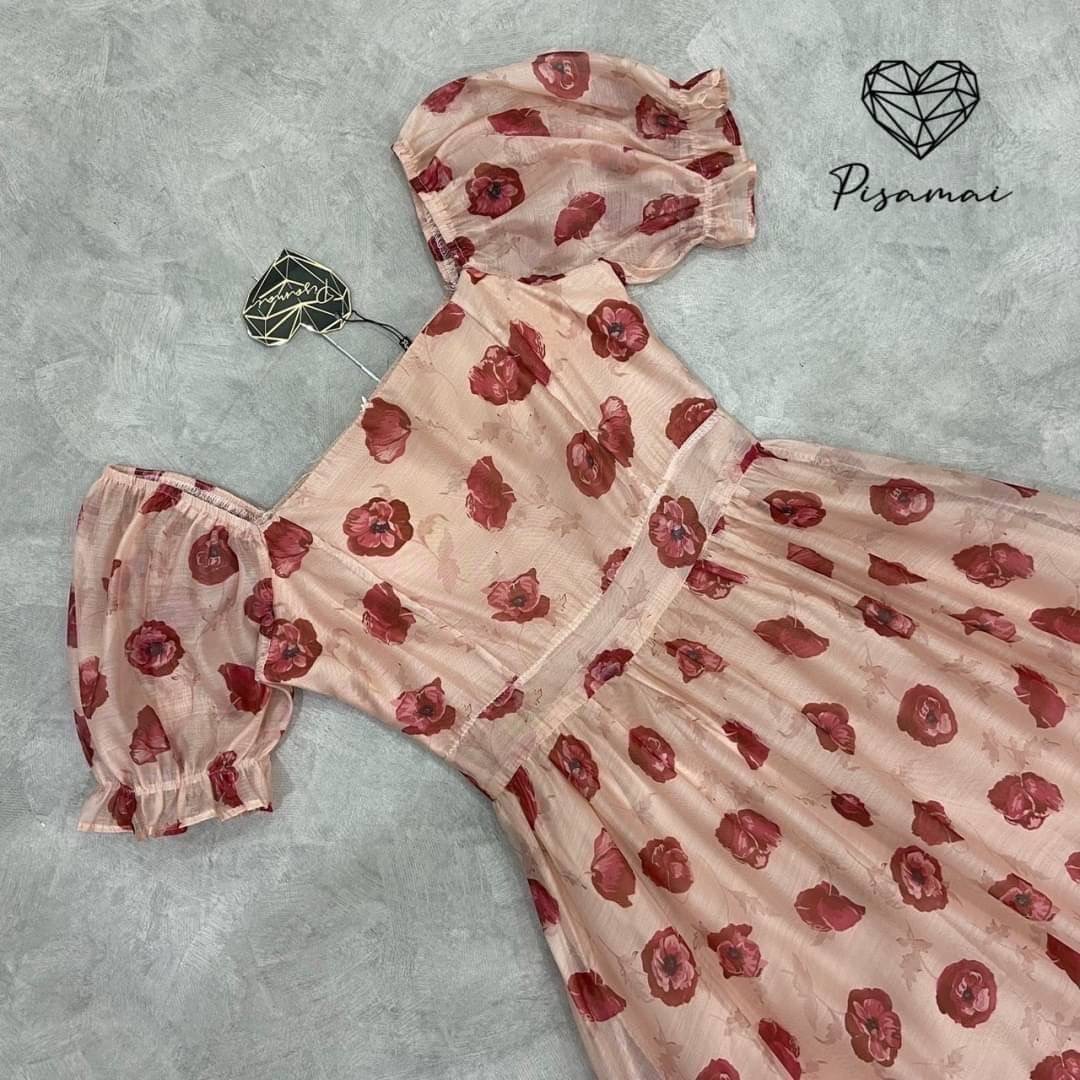 เดรสปาดไหล่แขนตุ๊กตาทรงกระโปรงบาน แต่งลายดอกสีแดงน่ารักๆ ทรงสวย สวมใส่สบาย สินค้าคุณภาพ (พร้อมส่ง)