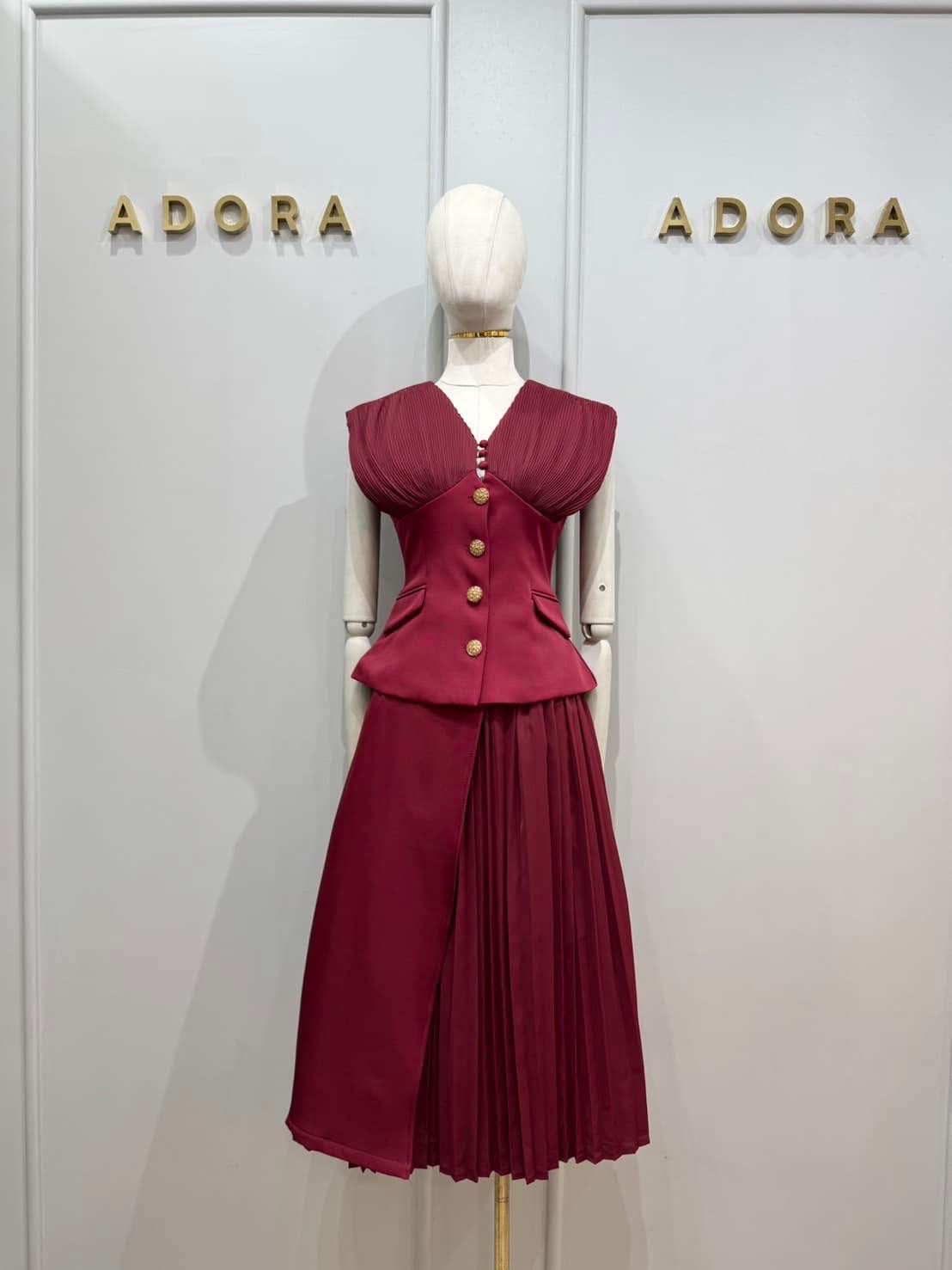 Set เสื้อคอวี +กระโปรงทรงเอ ตัดต่ออัดพลีท ใส่สบาย : สินค้าคุณภาพ (พร้อมส่ง)